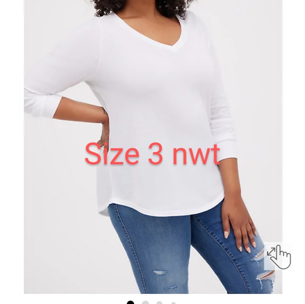 Mwt tops. White size 4.5.6.  Red size .4.6.